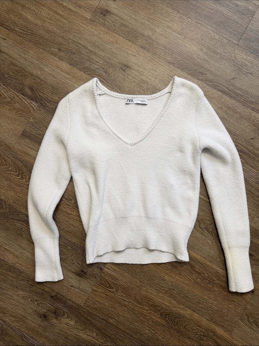 Zara Off-White V-Neck Lightweight Knit Sweater